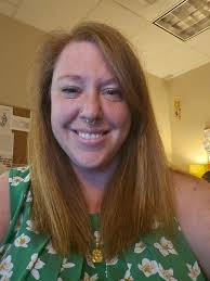 Who recommends for hair coloring in Aurora with auburn and purple  highlights?