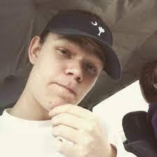 Farrah Mann's Instagram, Twitter & Facebook