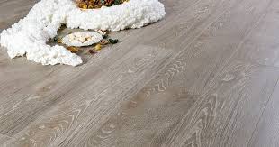 Derzli parke, parke plakalarının birleşim yerlerindeki 1mm lik v şeklindeki boşlukla ile oluşan parke modeline verilen isimdir. Kronoswiss Parke Modelleri