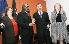 Guv pushes for better veteran care