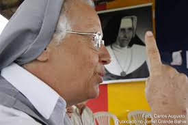 Após 26 anos, Irmã Rosa recebe Título de Cidadã Feirense