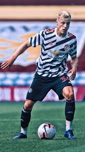 Born 18 april 1997) is a dutch professional footballer who plays as a midfielder for premier league club manchester united and the netherlands national team. Donny Van De Beek Wallpaper Manchester United Vines Facebook