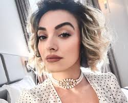 Avea dreptate popeasca, esti mult mai faina acum, pt ca esti tu insati. Ana Morodan Probleme In Pandemie Prin Ce Clipe Grele A Trecut Vedeta Plangeam Pe Ture Wowbiz