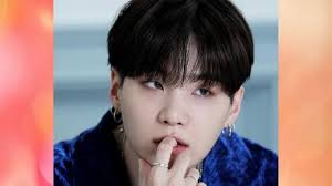 März 1993 in daegu, südkorea), auch bekannt als suga (stylisiert suga) oder agust d, ist ein . Here S Why Min Yoongi Aka Suga Is Known As Little Meow Meow Of Bts Birthday Special