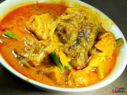 When we say fish head curry, referring to that singaporean dish that has become a modern legend, it would seem that because the sauce is red, then red curry must be the chosen curry variety. Best Curry Fish Head In Pj