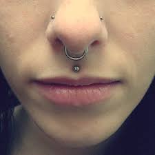 Viens Voir Maman On Instagram Double Nostril Realise Par Marylenebodymodifications Chez Viensvoirm Earings Piercings Facial Piercings Body Piercings Female