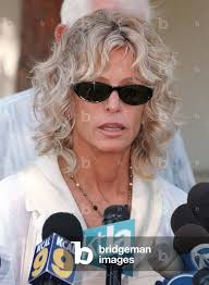 Image of Former "Charlie's Angels" actress Farrah Fawcett talks with  reporters after