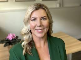 Christine Ulmer's Instagram, Twitter & Facebook