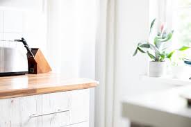 Auf deiner küchenarbeitsplatte bereitest du leckeres essen zu ☕ buche, eiche arbeitsplatten sind außerdem ein zentrales gestaltungselement in der küche, das den einrichtungsstil maßgeblich prägt. Kuchen Makeover Ikea Kuche Mit Klebefolien Umgestalten