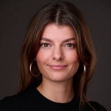 Amber Driessen's Instagram, Twitter & Facebook