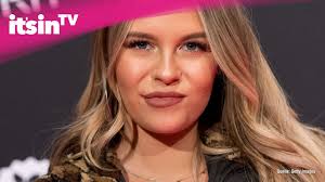 Dagi bee (26) reports to her baby news! 1hlf9mgufkxdvm
