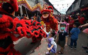 Namun tarian ini lebih terkenal sebagai warisan orang cina, kerana dikatakan sejarahnya bermula lebih 1,000 tahun lalu. Freemalaysiatoday