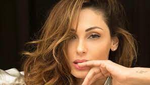 Anna tatangelo is a female italian singer who was able to utilize her vast array of talents over time to achieve a very successful recording career. Anna Tatangelo New Love After Gigi D Alessio She Speaks