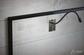 tete de lit sur mesure en bois et acier liseuse integree hotel renovation liseuse liseuse murale lampe bois