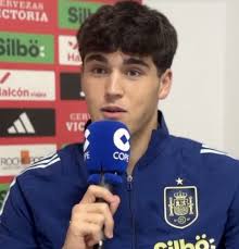 Lamine sobre Flick: "Es muy cercano a nosotros. Se preocupa por todos y nos  explica todo con detalle. Lo queremos mucho". ❤