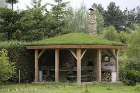 Altana Zaciszny Kacik W Ogrodzie Gdzie I Z Czego Zbudowac Ogrodowa Altane Roof Design Patio Roof Rustic Pergola