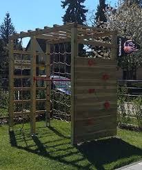 Ein klettergerüst im garten kann das letzte fehlende puzzleteil sein, um das vergnügen der kinder auf den höhepunkt zu bringen und sie mit spaß zur bewegung zu animieren. Klettergerust Holz Mit Kletterwand Premium Kinder Klettergerust Klettergerust Kletterwand