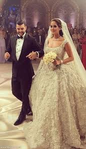 Lana El Sahely In A Legendary Wedding Dress By Elie Saab Fashion Rinnoo Net Bridal Party Gowns Lace Wedding Dress Vintage Vintage Wedding Dress Romantic