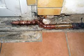 Je nach größe des wasserschadens sollten sie die entsprechenden stellen an der wand oder decke trocken legen und empfindliche gegenstände in einen anderen raum transportieren. Ratgeber Wasserschaden In Der Wohnung Was Tun Wer Bezahlt Wasserschaden Mietrecht Haftung Haus Heimwerker De