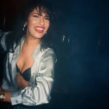 This photo was shared on the selena quintanilla fan page on instagram by tomas sanchez and shows selena performing at a concert in san angelo, texas. Rare Unseen Photo Of Selena Quintanilla Perez Fans Facebook