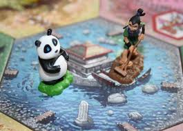 Takenoko ist ein brettspiel aus dem jahr 2011 für zwei bis vier spieler, das mit takenoko chibis 2015 eine nette kleine erweiterung bekommen hat. Takenoko Spielregeln Und Bilder Zum Brettspiel