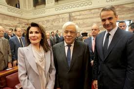 Σκληρή κριτική στους έλληνες πολιτικούς άσκησε η γιάννα αγγελοπούλου δασκαλάκη. Ti Symbainei Me Th Gianna Aggelopoyloy Irafina