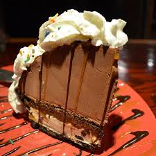 Copycat Red Robin Mountain High Mudd Pie Love This In The Restaurant So Definitely Want To Try This Mud Pie Recipe Red Robin Mud Pie Recipe Chilled Desserts