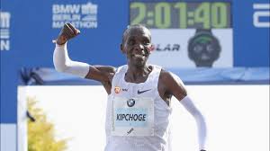 By the 35km stage, he had jumped out to a lead of 27 seconds from a virtual. Eliud Kipchoge Crushes Marathon World Record At Berlin Youtube