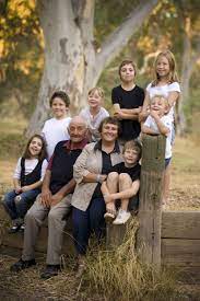 Grandparent S Portraits Family Photoshoot Poses Large Family Photos Family Photos