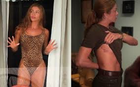 Grazi Massafera exibe tatuagem próxima ao seio
