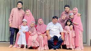 Oki setiana dewi bersama sejumlah artis seperti evelin nada anjani dan derry 4 sekawan menyambangi kedutaan besar (kedubes) palestina untuk indonesia. Ydfljpbz6ymyjm
