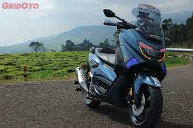 Banyak sekali motor yang cocok sekali untuk dioprek agar terlihat menarik, salah satunya yaitu motor nmax. Jangan Kaget Kalau Tahu Biaya Modifikasi Yamaha Nmax Bertampang Kalem Ini Gridoto Com