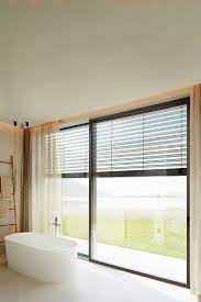 bad mit schiebetur und raffstore raffstore aluminium fenster fenster anthrazit