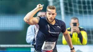 Johannes vetter is 25 years years old. Nach Dem Tod Der Mutter Johannes Vetter Mit Neuer Balance Im Leben