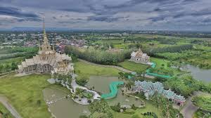 ว ดสรพงษ จ นครราชส มา หร อ ม ลน ธ สมเด จพระพ ฒาจารย โต พรหมร งส ร จ กก นในนาม ว ดสรพงษ เน องจาก ค ณสรพงษ ชาตร เป นผ ร เร มสร างข น ร วมก บผ ศ ลปะ