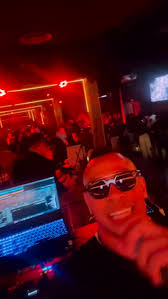 PARCHANDO SESSIONS 🇨🇴 @parchandosessions Somos un padre e hijo  apasionados por la música brindándoles un nuevo formato multimedia de  música con artistas colombianos, aquí podrás conocer más sobre los artistas  caleños, colombianos