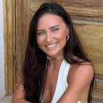 Influencer Sarah Ashcroft in Two-Piece Workout Gear Shows Off "Birthday  Braids"