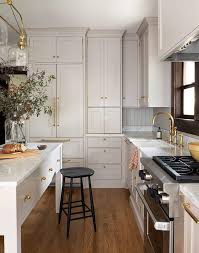 If you have decided that installing an island in your kitchen would be a good idea but your budget is limited, you might want to consider other options. Eig0r Nqqdeckm