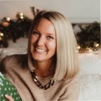 Courtney Ross's Instagram, Twitter & Facebook