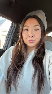 Leah Klos's Instagram, Twitter & Facebook