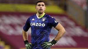 Damián emiliano martínez romero (born 2 september 1992) is an argentine professional footballer who plays as a goalkeeper for premier league club aston villa. Aston Villa Con Emiliano Martinez Como Figura Vencio Al Arsenal Telam Agencia Nacional De Noticias