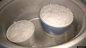 Kemudian, letak sebuah cawan berisi air panas yang dicampur sedikit garam di dalam rice cooker (macam gambar di bawah ini). Masak Nasi Dalam Cawan Youtube