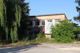 Розташований на заході області, на лівому березі річки збруча (притока дністра) за 69 кілометрів від хмельницького. File Volochisk Vul Kotovskogo 2 Jpg Wikimedia Commons