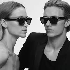 For the bold. OLIVER SIXTIES SUN.⁠, ⁠#OliverPeoples Fall 2023.⁠,  Photographer/Director: @zoeygrossman , Production: @photobombproduction ,  Styling: @christianstroble , Hair: @tiago_goya , Makeup: ...