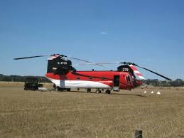 Now This Chinook Helicopter Is One Big Fire Fighting Piece Of Gear Never Seen It In Victoria Before They Are Cert Chinook Helicopters Helicopter Fire Trucks