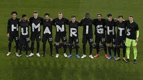 Die mannschaft)، أي الفريق، وأيضاً بكنية الماكينات، هو ممثل ألمانيا الرسمي في رياضة كرة القدم، تأسس الاتحاد الألماني لكرة القدم في عام 1900 وانضم. Ø§Ù„Ù…Ù†ØªØ®Ø¨ Ø§Ù„Ø£Ù„Ù…Ø§Ù†ÙŠ ÙŠÙ†Ø¶Ù… Ø¥Ù„Ù‰ Ù†Ø¸ÙŠØ±Ù‡ Ø§Ù„Ù†Ø±ÙˆÙŠØ¬ÙŠ ÙÙŠ Ø¯Ø¹Ù… Ø­Ù‚ÙˆÙ‚ Ø§Ù„Ø¥Ù†Ø³Ø§Ù† Rt Arabic
