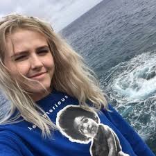 Camille Curtis (@CamilleCurtisss)