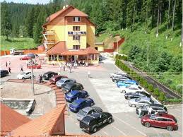 Prețul mediu al camerei la pensiunea adela este 45 lei. Hotel Lacu Rosu Tel 075219