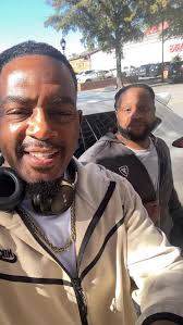 #greenville #walking @billbellamy meets a cool dog owner Brent..... his  family pulling up tonight @gvlcomedyzone 6pm and 9pm ..... life is good  baby!!!! #dogs #dogo beautiful breed of dogs