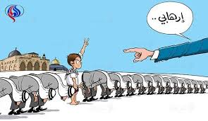 ترامب كان قد هدد في وقت سابق من هذا العام، قائلا انه اذا تم انتخابه فانه قد يوقف واردات النفط من المملكة العربية السعودية ودول عربية أخرى اذا لم تشارك بقوات برية لمحاربة داعش، أو على الأقل دفع بدل مادي للولايات المتحدة مقابل جهود محاربة الجماعة الإرهابية. Ø´Ø§Ù‡Ø¯ Ù‡Ø°Ø§ Ø§Ù„ÙƒØ§Ø±ÙŠÙƒØ§ØªÙŠØ± Ø§Ù„Ù…Ø¹Ø¨Ø± Ø¹Ù† Ù‚Ù…Ø© ØªØ±Ø§Ù…Ø¨ Ø¨Ø§Ù„Ø±ÙŠØ§Ø¶ ÙˆØ§ØªÙ‡Ø§Ù… Ø§Ù„Ù…Ù‚Ø§ÙˆÙ…Ø© Ø¨Ø§Ù„Ø§Ø±Ù‡Ø§Ø¨ Ù‚Ù†Ø§Ø© Ø§Ù„Ø¹Ø§Ù„Ù… Ø§Ù„Ø§Ø®Ø¨Ø§Ø±ÙŠØ©